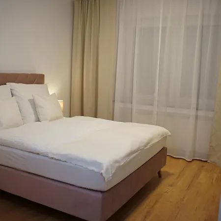Hanosan Familienhaus 4 125 M2 Daire Garbsen